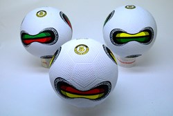 HOT Sports + Toys Fußball Gummistraßenball weiß Größe 5 Print