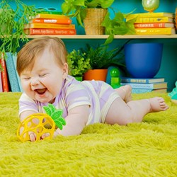 Oball Beißring Babyspielzeug Ananas - buntes und flexibles Design