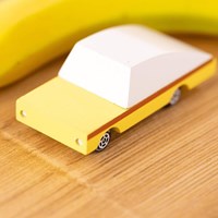 Candylab Holzspielzeugauto gelb - Candycar B. Nana Designauto