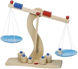 Goki Holz-Spielzeugwaage mit Metallgewichten - Lernspiel für Kinder