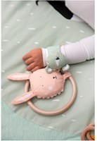 Trixie Babyrassel rosa Mrs. Rabbit - knisterndes Babyspielzeug-3