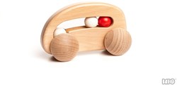 Bajo Holzauto mit Perlen - nachhaltiges Spielzeug für Kinder