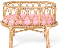 Rattan-Puppenbett mit rosa Matratze