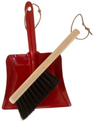 Kinder blik rood en kinderhandborstel. Blik 16,5 x 24 cm. 3+ Harlekijn Kinder blik rood en kinderhandborstel. Blik 16,5 x 24 cm.