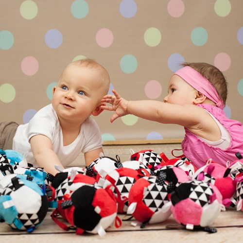 Mom's Care weicher Babyball rot sensorisches Spielzeug für Babys-3