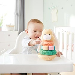 Hape Bunny jouet empilable en bois pour la motricité et les couleurs
