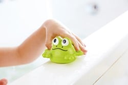 Hape E0214 Badespielzeug Angelspaß-Set, Badewannenspielzeug, Mehrfarbig