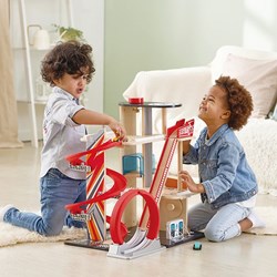 Hape Stunt Garage Holzspielzeug - Gearhead Stunt Garage Rennbahn