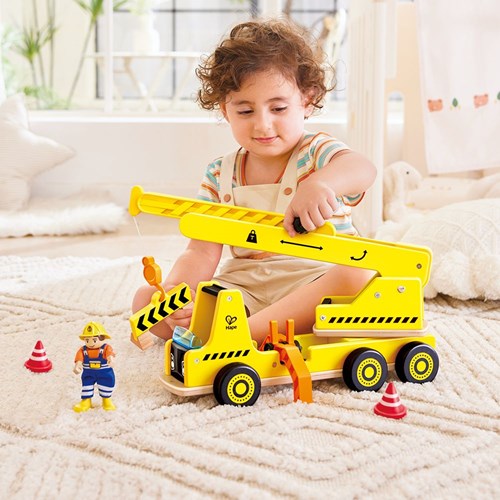 Hape Holzkran Spielzeug - Baufahrzeug für Kinder ab 2 Jahren