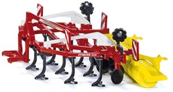 SIKU 2067, Pöttinger Grubber Synkro Bodenbearbeitungsgerät, 1:32, Metall/Plastik, Rot, Drehbare Packerwalze