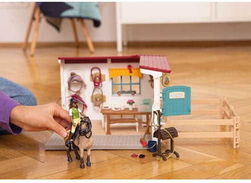 Schleich 42591 Horse Club Zadelkamer-2