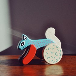 Bajo Holz Eichhörnchen auf Rädern - Spielzeug Tier für Kinder